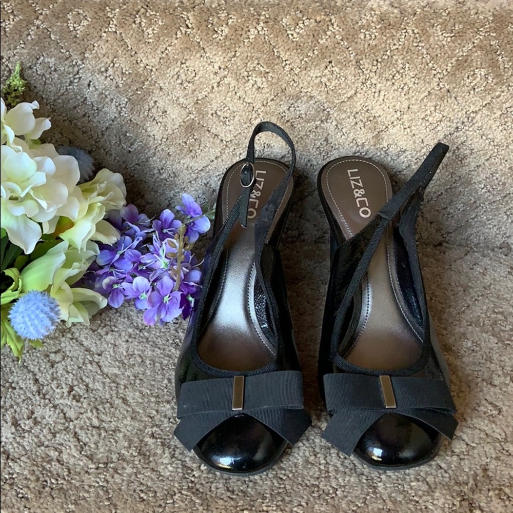 High-Heeled Close Pumps